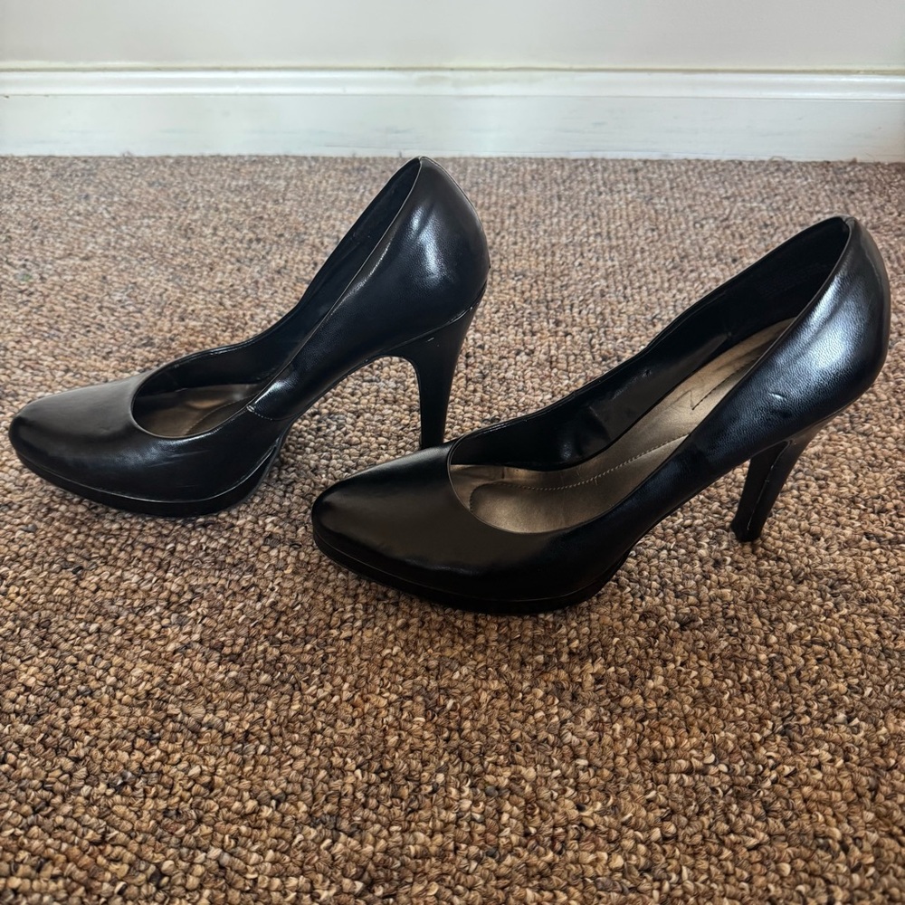 Apt. 9 Black Pumps‎ Leather platform Heels Size 9.5 closed toe - Picture 3 of 5